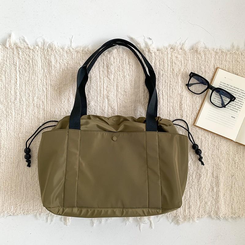 Korean Casual Nylon Tote Bag Large-capacity Fashionable Drawstring Single-shoulder Lightweight Fitness
Korean Casual Nylon Tote Bag Large-capacity Fashionable Drawstring Single-shoulder Lightweight Fitness
