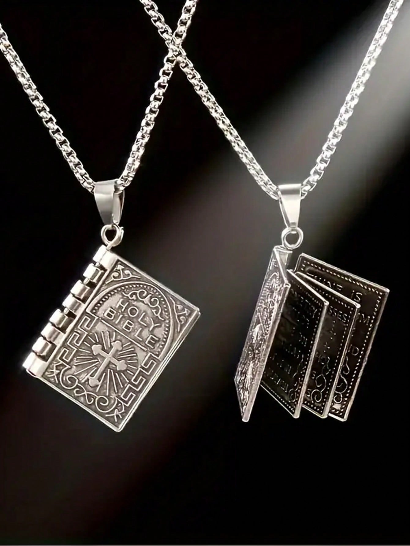 A retro hip-hop style Bible cross pendant necklace, a prayer necklace, making it the perfect gift for a friend. Suitable for everyday wear.
A retro hip-hop style Bible cross pendant necklace, a prayer necklace, making it the perfect gift for a friend. Suitable for everyday wear.