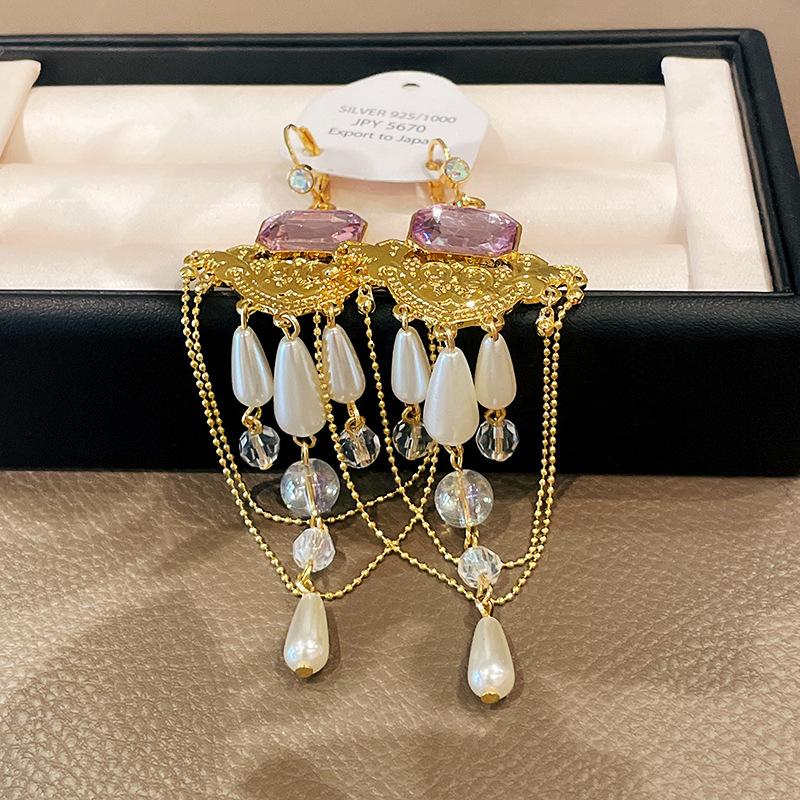 Diamond-set pearl crystal fringed ear buckle French retro court style earrings fashion high sense medieval earrings
Diamond-set pearl crystal fringed ear buckle French retro court style earrings fashion high sense medieval earrings