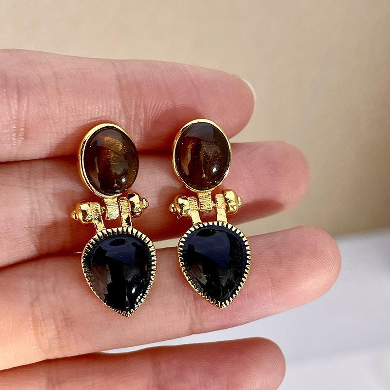 Ретро Янтарные серьги-капли для женщин, украшения для вечеринок, серьги золотого цвета, темперамент коричневый
Ретро Янтарные серьги-капли для женщин, украшения для вечеринок, серьги золотого цвета, темперамент коричневый