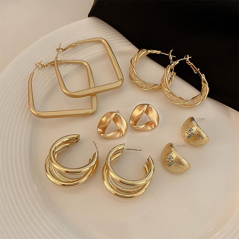 Metal Simple Versatile Earrings Personality Exaggerated Earrings Temperament Advanced Sense Earrings Fashion Earrings Women
Metal Simple Versatile Earrings Personality Exaggerated Earrings Temperament Advanced Sense Earrings Fashion Earrings Women
