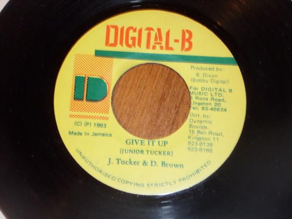 7inch Record JUNIOR TUCKER DENNIS BROWN Give It Up NONE DigitalB 1993 Jamaica Reggae Ska Dub Used
7inch Record JUNIOR TUCKER DENNIS BROWN Give It Up NONE DigitalB 1993 Jamaica Reggae Ska Dub Used