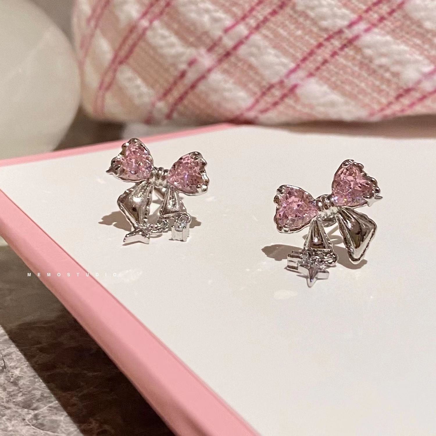 Super Flash! Bulgbuilng Shiny Butterfly Stud Earrings Female Sweet And Fresh Temperament Versatile Earrings Mori Stud Earrings
Super Flash! Bulgbuilng Shiny Butterfly Stud Earrings Female Sweet And Fresh Temperament Versatile Earrings Mori Stud Earrings