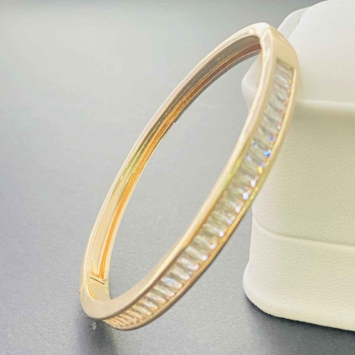 Gold-Plated Half Circle Diamond Bangle with Zirconia Open Clasp - Elegant Luxury Women s Jewelry
Gold-Plated Half Circle Diamond Bangle with Zirconia Open Clasp - Elegant Luxury Women s Jewelry
