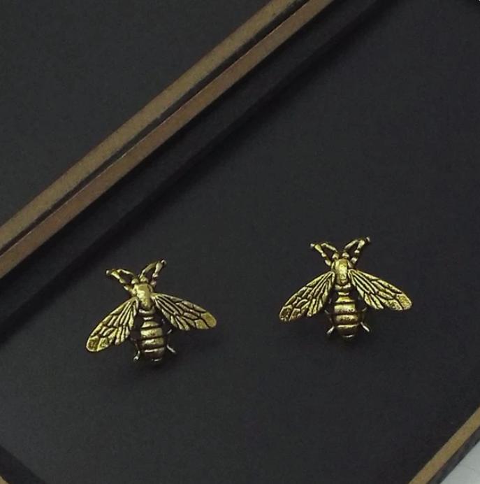 2PC Simple Metal Bee Lapel Pin Collar Pin Cute Animal Insect Brooch Pin for Women Men Shirt Suit Dress Fashion Cloth Accessories
2PC Simple Metal Bee Lapel Pin Collar Pin Cute Animal Insect Brooch Pin for Women Men Shirt Suit Dress Fashion Cloth Accessories