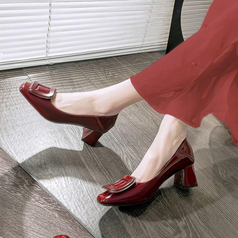 Square head shallow mouth single shoes women s middle heel 2025 new women s shoes spring and autumn French high heels thick heel red wedding shoes 34 бордовый
Square head shallow mouth single shoes women s middle heel 2025 new women s shoes spring and autumn French high heels thick heel red wedding shoes 34 бордовый