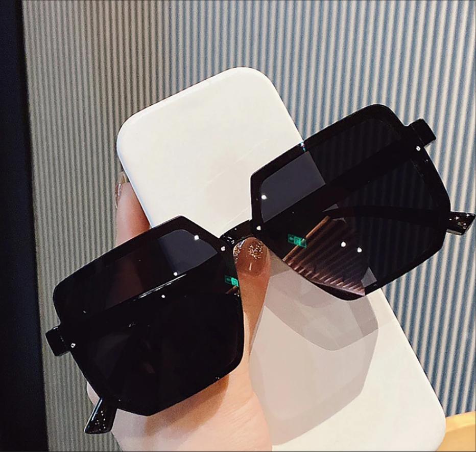 Vintage Women Large Frame Square Sunglasses Men Luxury Sun Glasses Brand Design Trendy Eye Glasses UV400 Shades Driving Goggle чорний
Vintage Women Large Frame Square Sunglasses Men Luxury Sun Glasses Brand Design Trendy Eye Glasses UV400 Shades Driving Goggle чорний