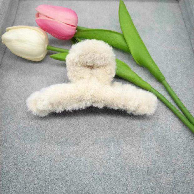 Большая плюшевая заколка-краб для волос 11 см - Осенне-зимний аксессуар для прически акула
Большая плюшевая заколка-краб для волос 11 см - Осенне-зимний аксессуар для прически акула