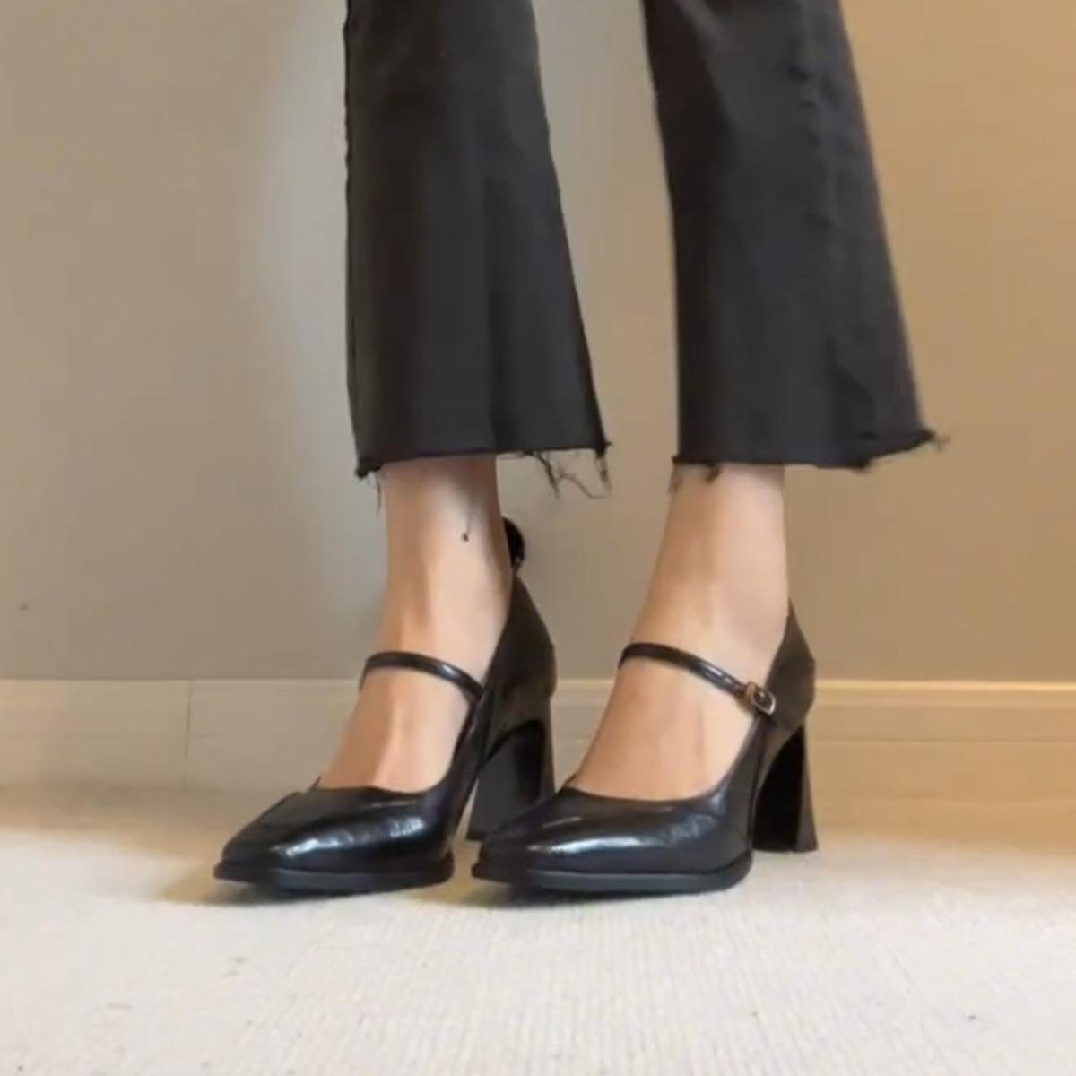 Retro thick high-heeled Mary Jane shoes women s one-word buckle work shoes, light mouth square head versatile single shoes 35
Retro thick high-heeled Mary Jane shoes women s one-word buckle work shoes, light mouth square head versatile single shoes 35