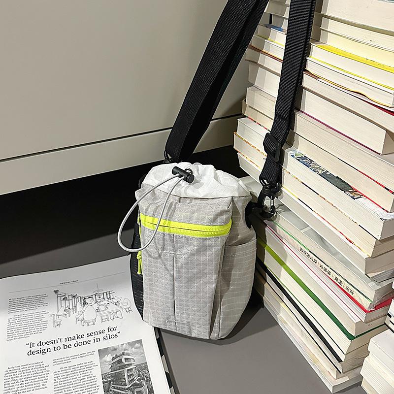 Outdoor sports water cup bag trendy brand light mobile phone bag male and female student water bottle bag portable commuter shoulder crossbody bag зелений
Outdoor sports water cup bag trendy brand light mobile phone bag male and female student water bottle bag portable commuter shoulder crossbody bag зелений