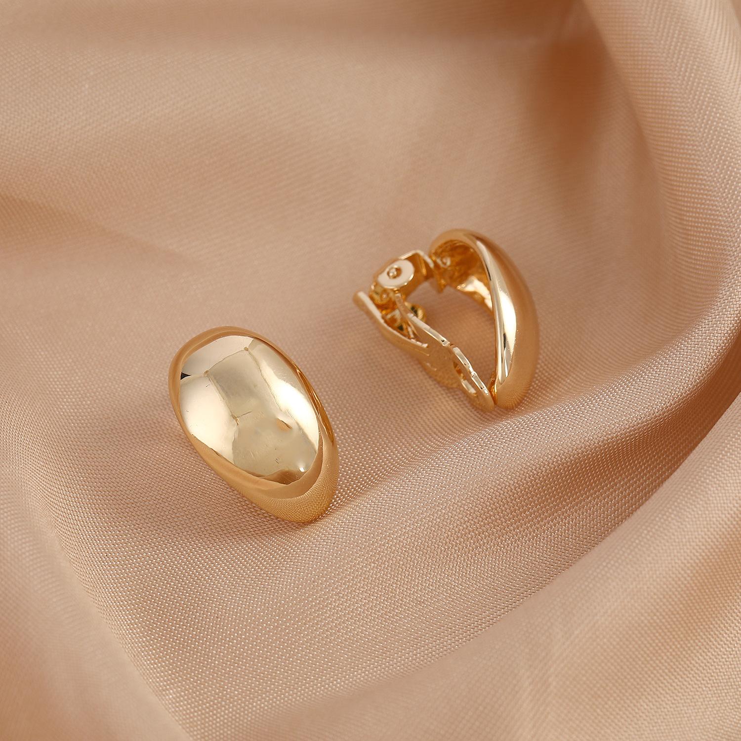 Європейсько-американська мода Нова сережка Французька легка розкіш Жіночий кліпс для вуха у формі краплі води Відчуття високого класу Простий гладкий
Європейсько-американська мода Нова сережка Французька легка розкіш Жіночий кліпс для вуха у формі краплі води Відчуття високого класу Простий гладкий