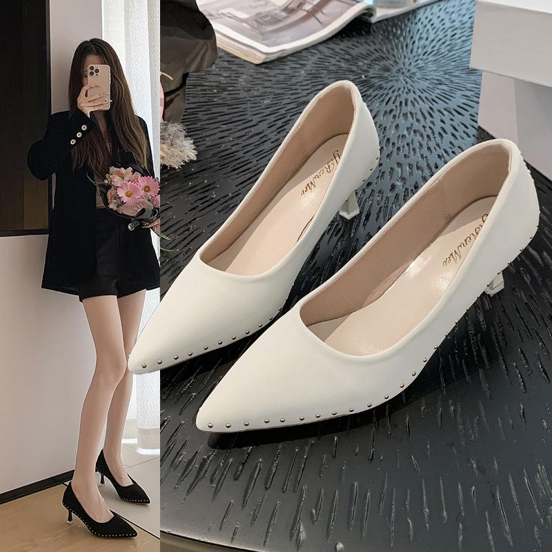 High heels women s autumn new pointed head shallow mouth thin heel versatile rivet temperament black thin single shoes women 41
High heels women s autumn new pointed head shallow mouth thin heel versatile rivet temperament black thin single shoes women 41