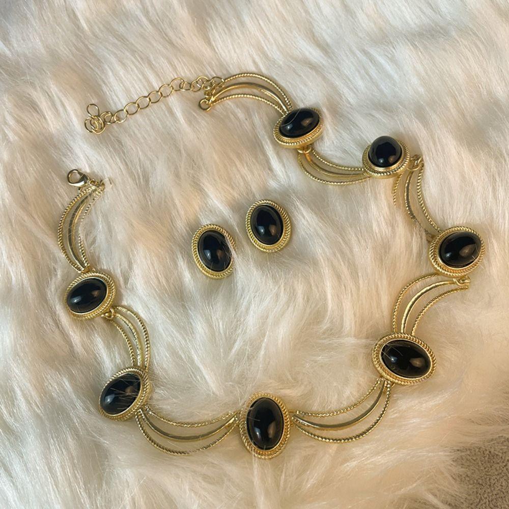 Retro Necklace Earring Suit Light Luxury Vintage Jewelry Set Daily Wear Necklace Ear Studs Women Earrings
Retro Necklace Earring Suit Light Luxury Vintage Jewelry Set Daily Wear Necklace Ear Studs Women Earrings