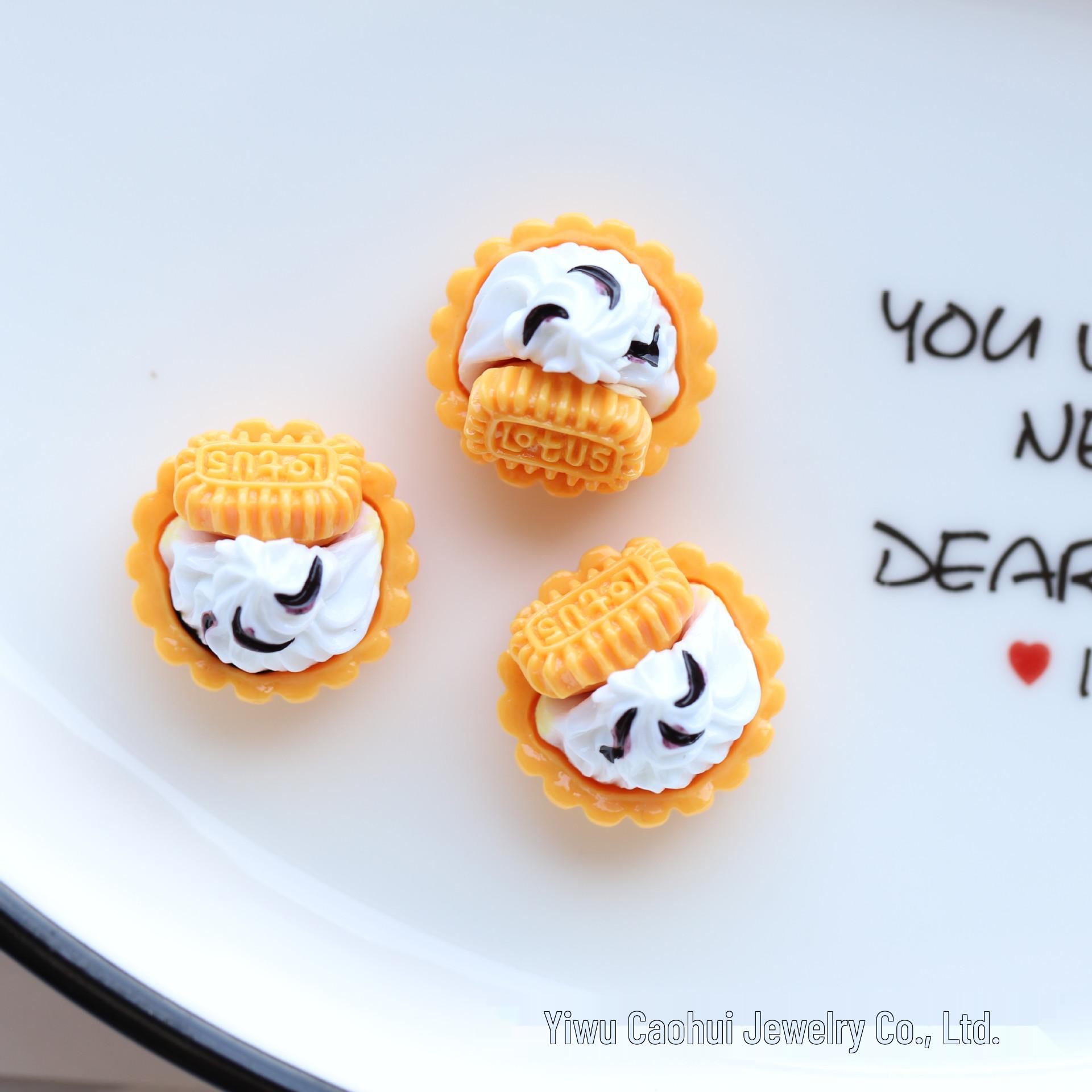 Глянцевая имитация еды торт смола ювелирные изделия DIY ремесло кремовый клей цепочка для телефона брелок материалы Size approx. 2.0cm x 2.0cm
Глянцевая имитация еды торт смола ювелирные изделия DIY ремесло кремовый клей цепочка для телефона брелок материалы Size approx. 2.0cm x 2.0cm