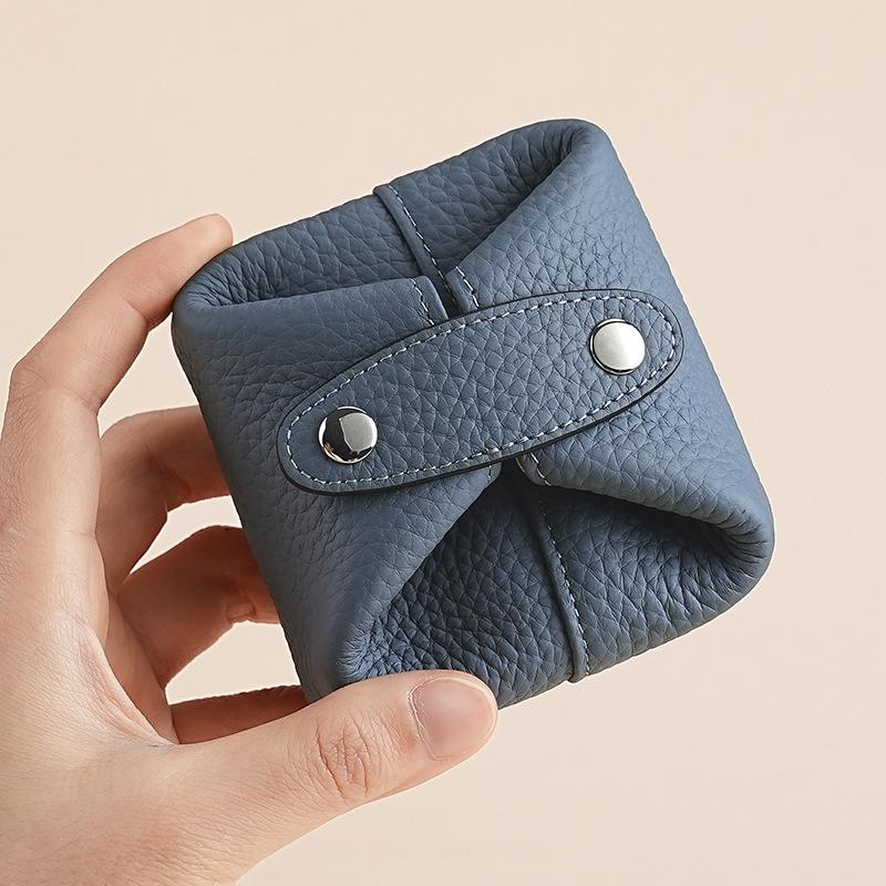Japanese and Korean leather coin change bag women s mini earphone bag soft leather loose money storage bag girls lipstick bean bag коричневий
Japanese and Korean leather coin change bag women s mini earphone bag soft leather loose money storage bag girls lipstick bean bag коричневий