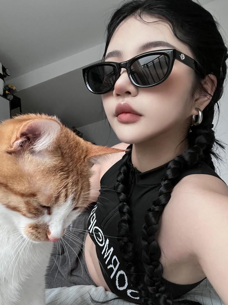 Retro Cat S Eye Black Spice Sunglasses Women S High-End Small Face Anti-Ultraviolet Polarized Sunglasses Tide чорний
Retro Cat S Eye Black Spice Sunglasses Women S High-End Small Face Anti-Ultraviolet Polarized Sunglasses Tide чорний