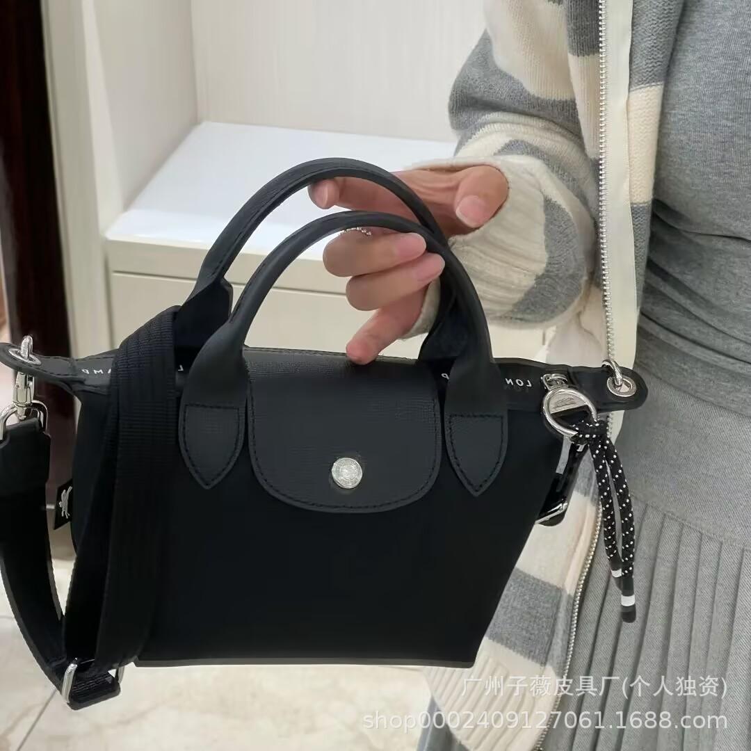 Nylon dumpling bag cowhide mini messenger bag portable shoulder bag splicing design mini size 1500
Nylon dumpling bag cowhide mini messenger bag portable shoulder bag splicing design mini size 1500