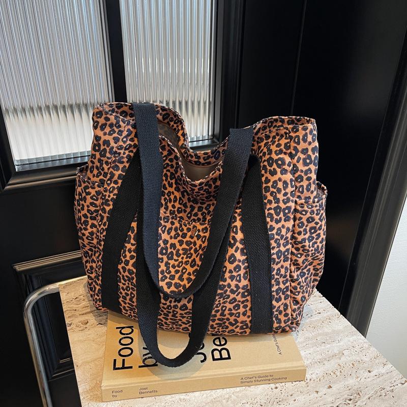 Large capacity lazy wind leopard print shoulder bag 2025 new versatile student underarm tote bag фиолетовый
Large capacity lazy wind leopard print shoulder bag 2025 new versatile student underarm tote bag фиолетовый