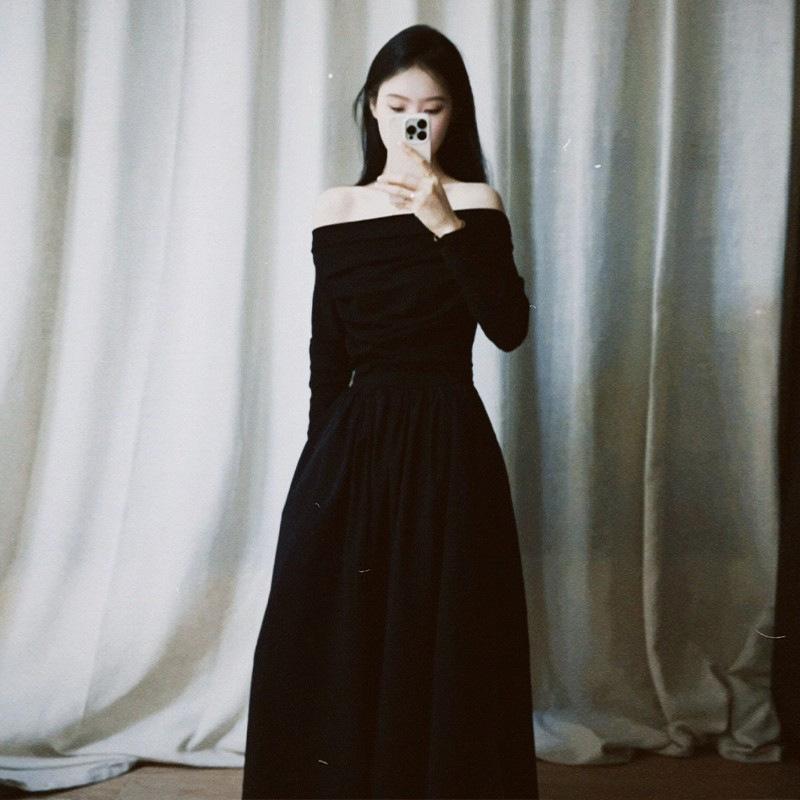 One-word shoulder long-sleeved dress autumn dress women s year new waist temperament Hepburn style French long dress S чёрный
One-word shoulder long-sleeved dress autumn dress women s year new waist temperament Hepburn style French long dress S чёрный