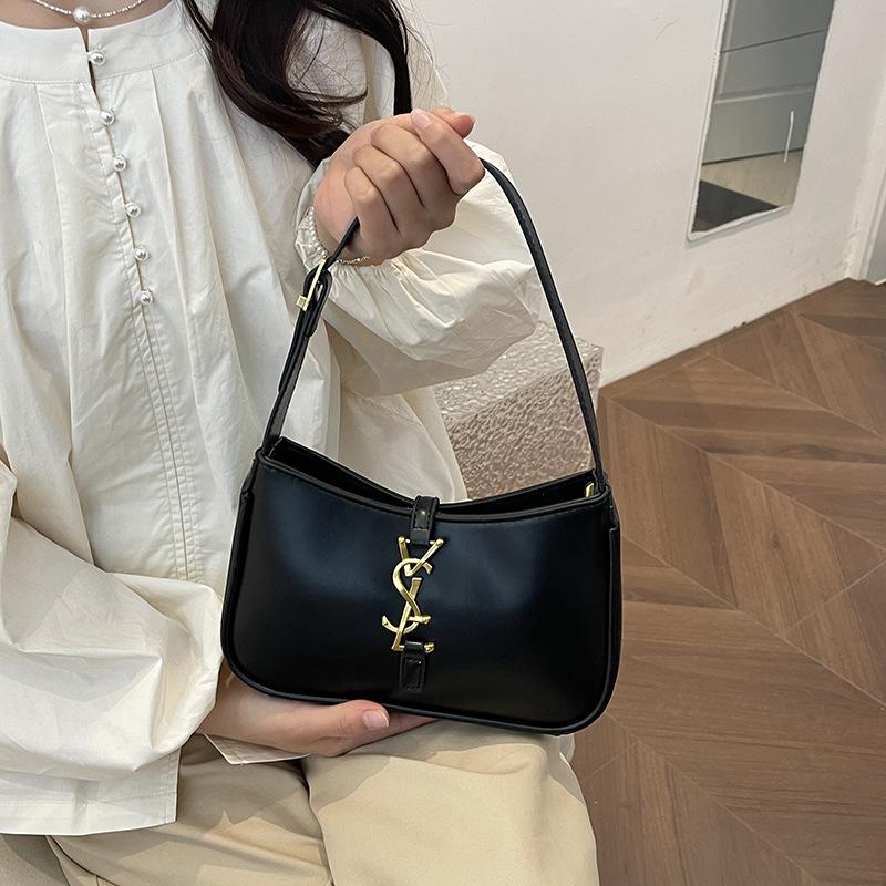 Spring and summer new bag versatile letter underarm bag single shoulder oblique span portable women s bag чорний
Spring and summer new bag versatile letter underarm bag single shoulder oblique span portable women s bag чорний