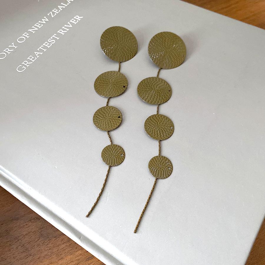 Silver needle retro gold disc fringed earrings niche high sense light luxury temperament earrings fashion versatile earrings women
Silver needle retro gold disc fringed earrings niche high sense light luxury temperament earrings fashion versatile earrings women