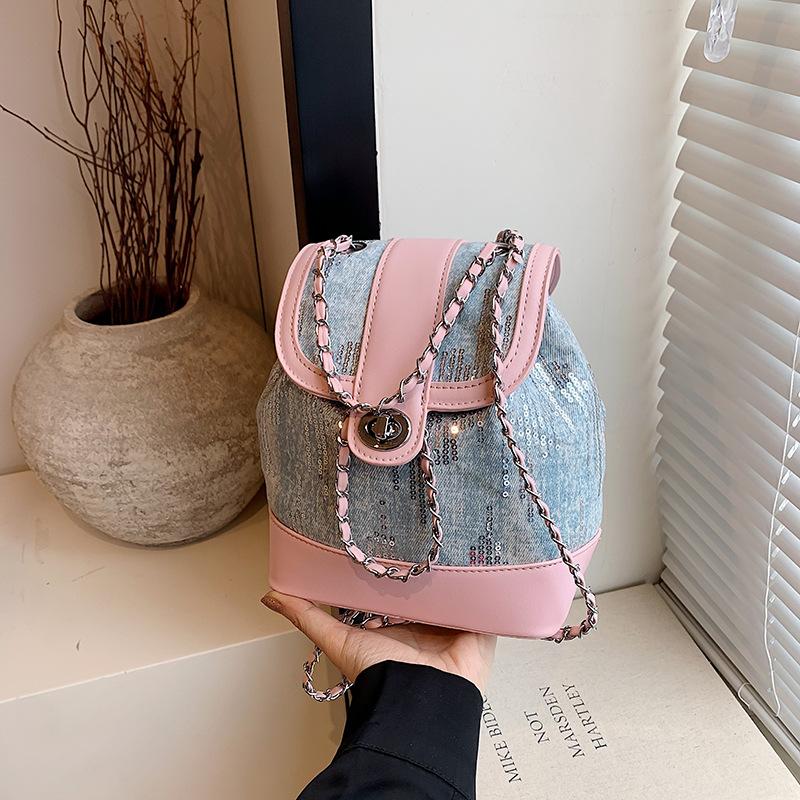 Нишевая сумка-рюкзак женская новая летняя модная джинсовая сумка-ведро универсальный повседневный рюкзак с цепочкой розовый
Нишевая сумка-рюкзак женская новая летняя модная джинсовая сумка-ведро универсальный повседневный рюкзак с цепочкой розовый