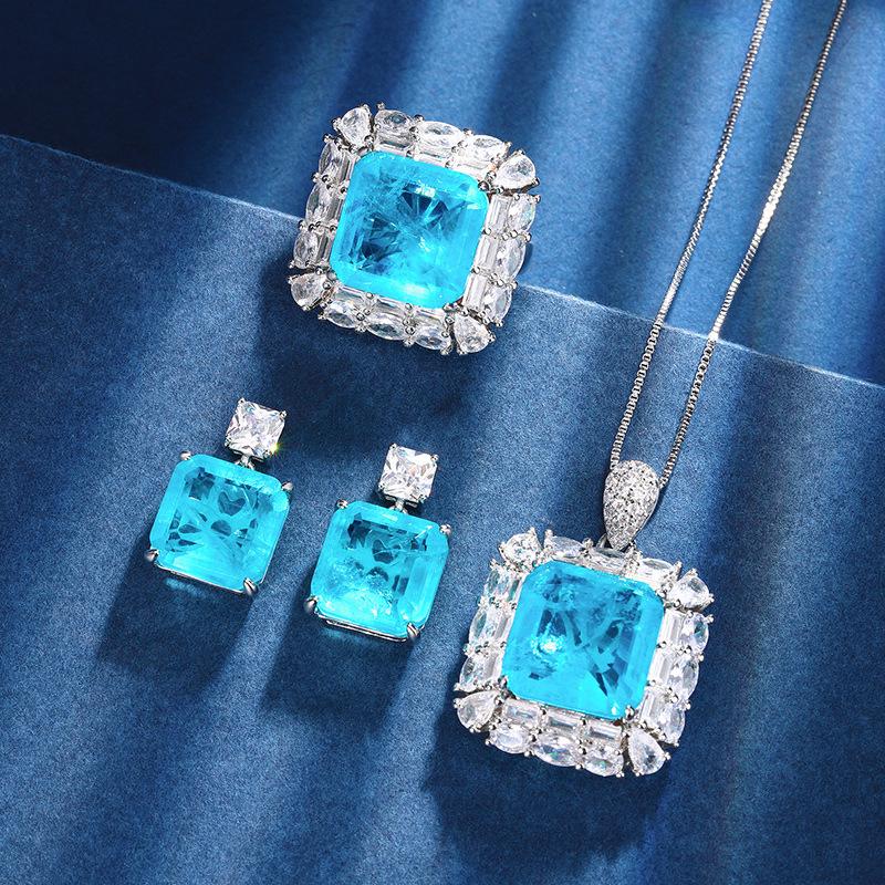 Women s Lightweight Luxury Design Elegant Geometric Necklace Set Fashionable Multi functional Niche Design Sense Set
Women s Lightweight Luxury Design Elegant Geometric Necklace Set Fashionable Multi functional Niche Design Sense Set