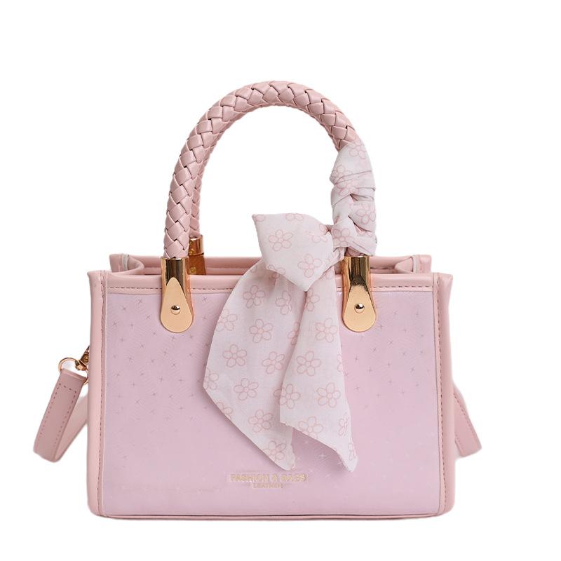 New Bow Small Square Bag Women s Fashion Versatile Portable Shoulder Bag Simple Commuter Niche Design Sense Bag Women рожевий
New Bow Small Square Bag Women s Fashion Versatile Portable Shoulder Bag Simple Commuter Niche Design Sense Bag Women рожевий