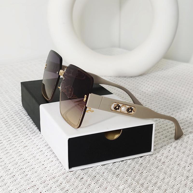 Pearl Glitter Seven Rainbow Glasses Frameless Trimmed Premium Flower Sunglasses Sunglasses
Pearl Glitter Seven Rainbow Glasses Frameless Trimmed Premium Flower Sunglasses Sunglasses