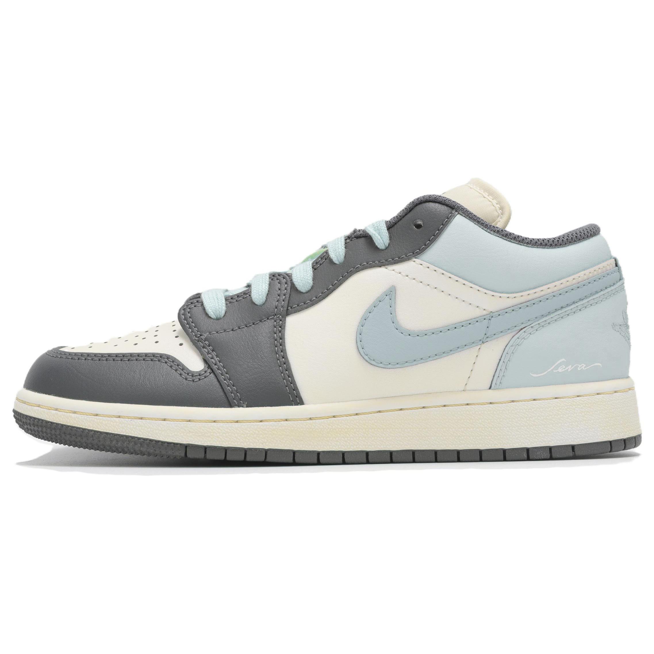 Jordan Air Jordan 1 Low top Vintage Basketball Shoes Unisex Sky Blue 553560-152(Team24-) 38.5
Jordan Air Jordan 1 Low top Vintage Basketball Shoes Unisex Sky Blue 553560-152(Team24-) 38.5