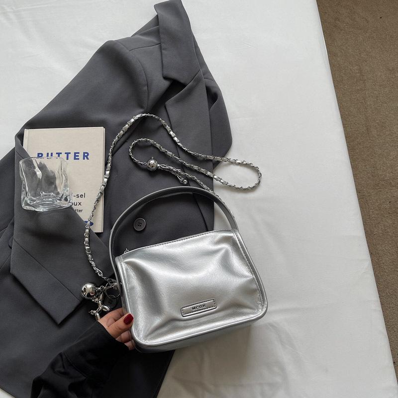 Fashion casual bag women s summer retro messenger bag exquisite portable chain mini square bag
Fashion casual bag women s summer retro messenger bag exquisite portable chain mini square bag