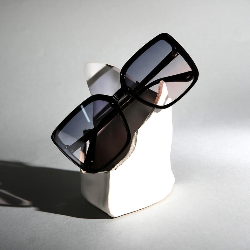 3-Color Fashion Tinted Women s Sunglasses 20008 Black gradient
3-Color Fashion Tinted Women s Sunglasses 20008 Black gradient