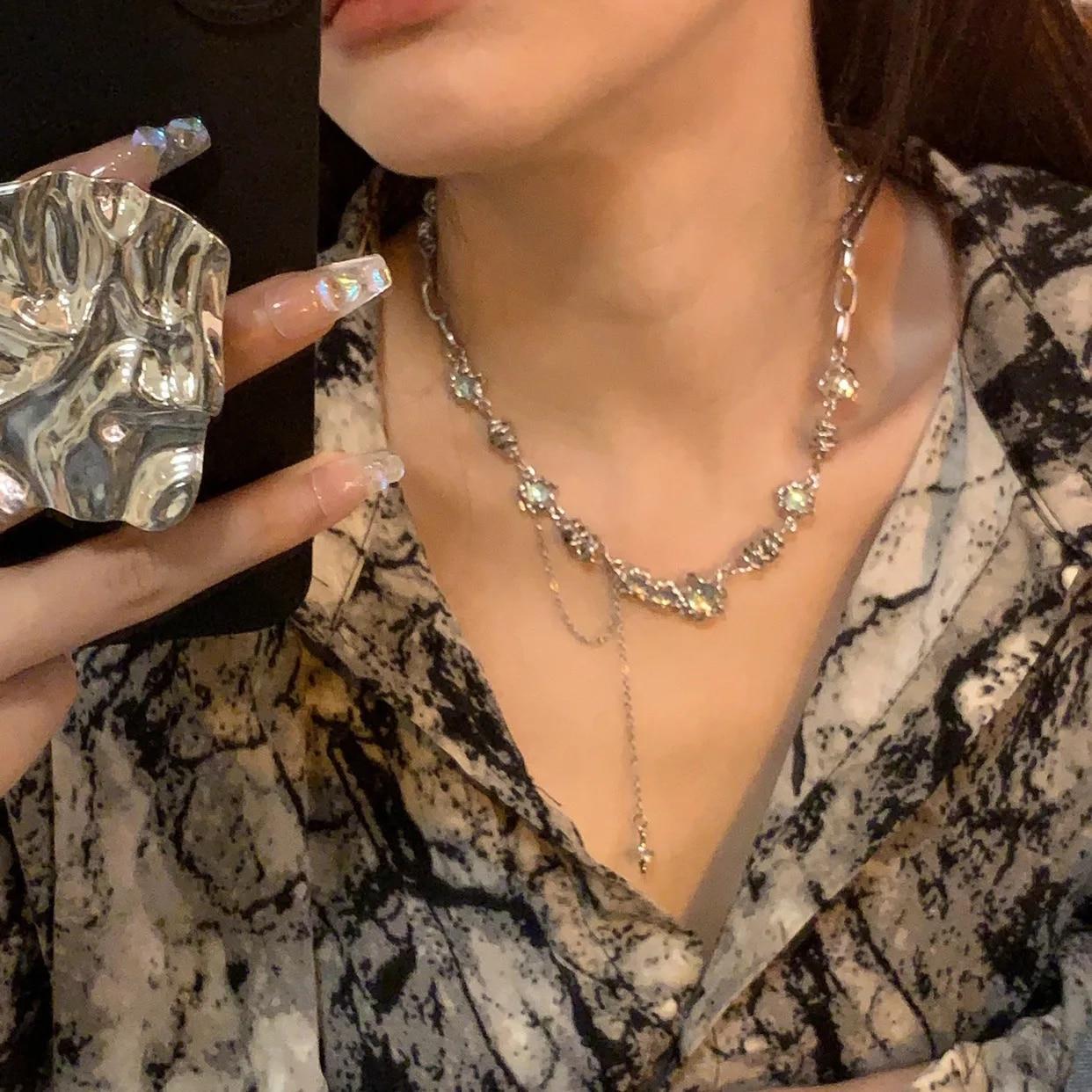 Y2K Ретро Kpop серебряный цвет кулон ожерелья для женщин готический циркон сердце крест с кисточками ожерелье панк ключицы колье ювелирные изделия
Y2K Ретро Kpop серебряный цвет кулон ожерелья для женщин готический циркон сердце крест с кисточками ожерелье панк ключицы колье ювелирные изделия