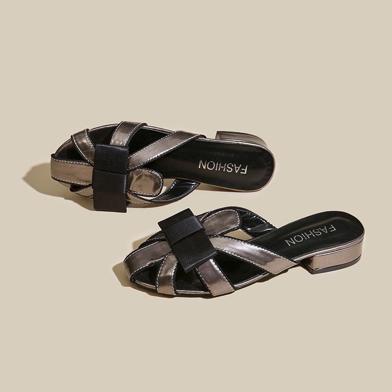 Baotou half slippers women s 2025 new flat-bottomed summer outdoor wear lazy glossy patent leather hollow sandals Korean version 35
Baotou half slippers women s 2025 new flat-bottomed summer outdoor wear lazy glossy patent leather hollow sandals Korean version 35