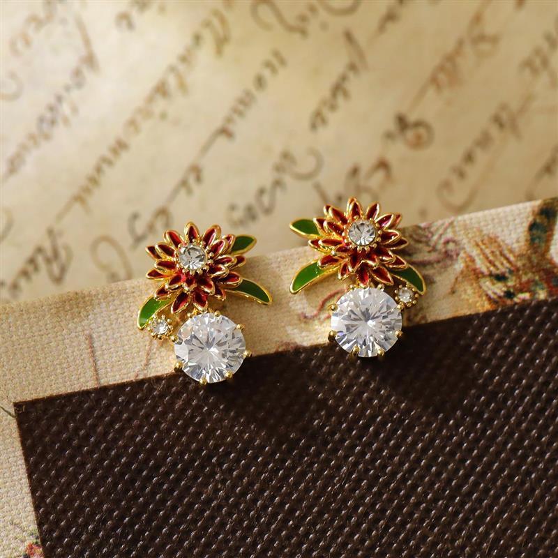 Diamond dripping oil flower earrings light luxury niche high-end stud earrings versatile temperament fashion earrings women
Diamond dripping oil flower earrings light luxury niche high-end stud earrings versatile temperament fashion earrings women