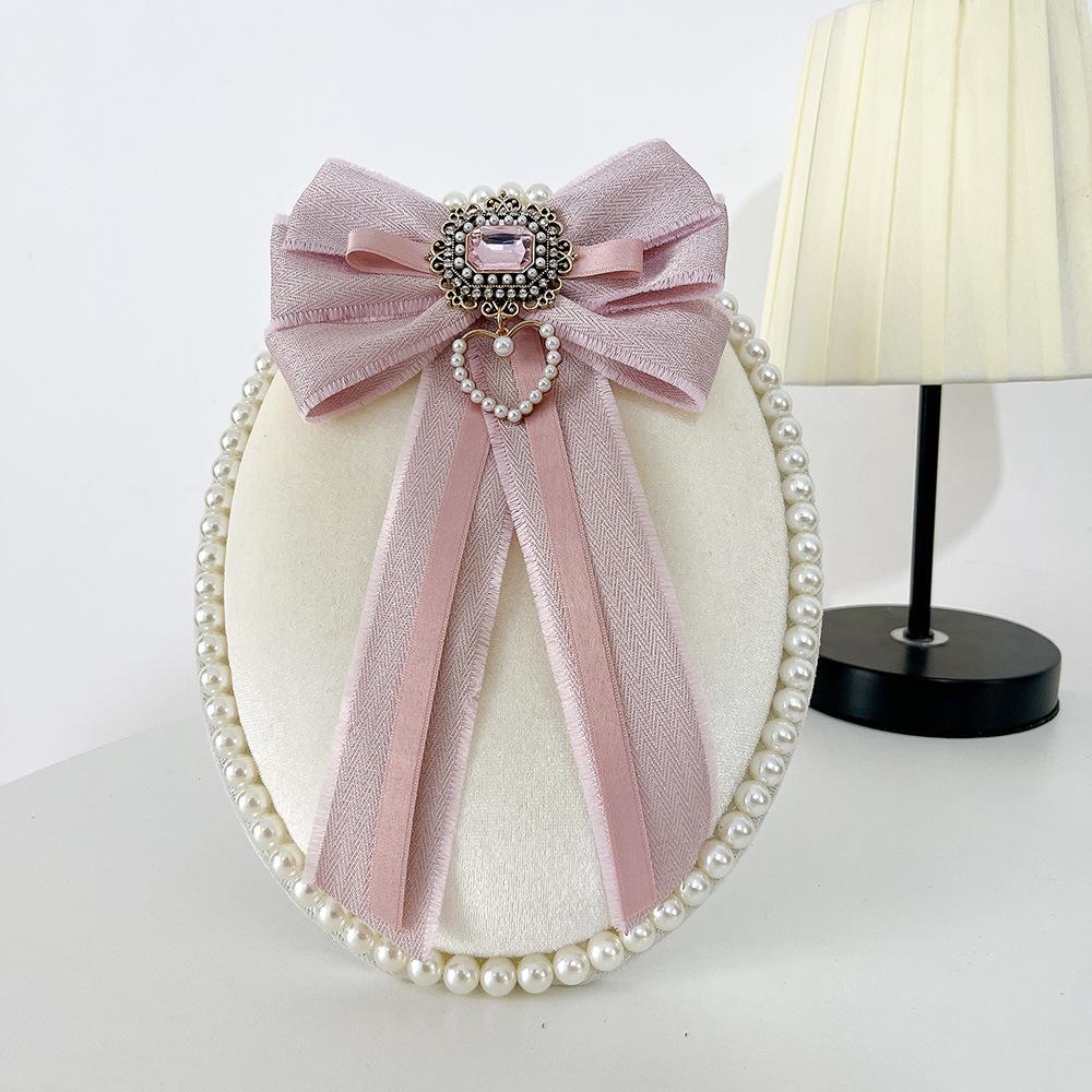 Korean Fabric Bow Brooch Lapel Pins for Women Elegant Bowknot Shirt Collar Pin Rhinestone Pearl Badge Fashion Accessories розовый
Korean Fabric Bow Brooch Lapel Pins for Women Elegant Bowknot Shirt Collar Pin Rhinestone Pearl Badge Fashion Accessories розовый