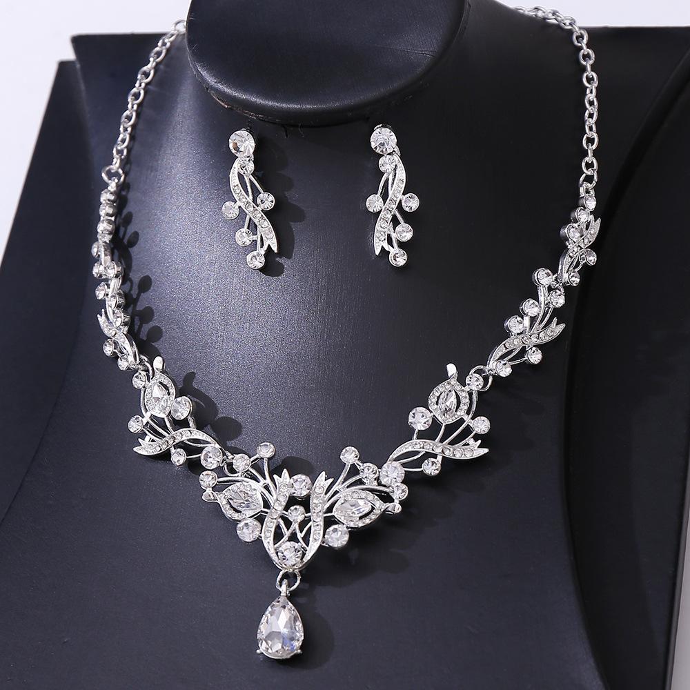 2026 European and American Amazon Bridal Rhinestone Crystal Necklace Earrings Set Women s Ball Dress 45CM
2026 European and American Amazon Bridal Rhinestone Crystal Necklace Earrings Set Women s Ball Dress 45CM