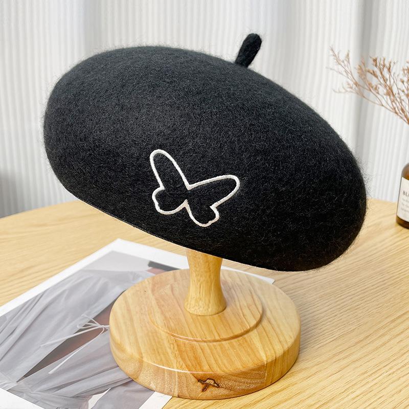 Берет женский весенне-осенний милый и симпатичный вышитый бабочкой синий шляпа художника, подчеркивающая лицо, маленькая восьмиугольная шляпа One Size
Берет женский весенне-осенний милый и симпатичный вышитый бабочкой синий шляпа художника, подчеркивающая лицо, маленькая восьмиугольная шляпа One Size