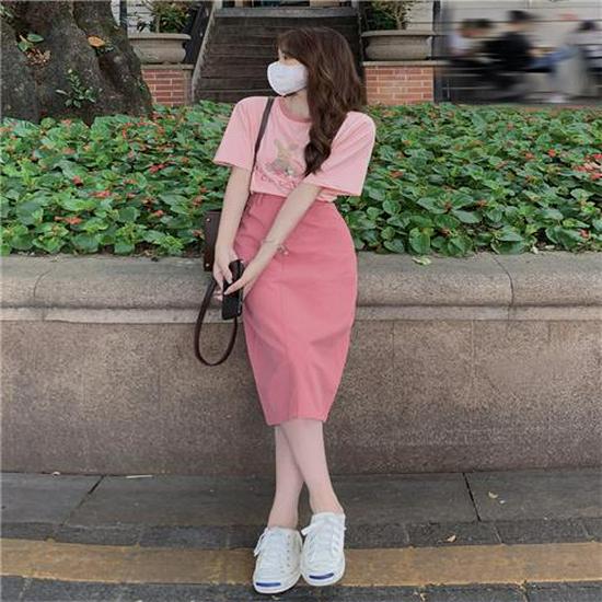 Chic Age-Defying Summer Set: Round Neck Tee & High-Waist Pink Skirt S (80-100 lbs)
Chic Age-Defying Summer Set: Round Neck Tee & High-Waist Pink Skirt S (80-100 lbs)