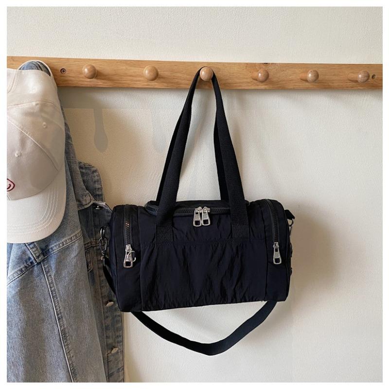 Nylon travel bag new women s trend shoulder bag solid color simple and convenient large-capacity travel bag чорний
Nylon travel bag new women s trend shoulder bag solid color simple and convenient large-capacity travel bag чорний