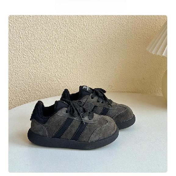 Children s sneakers for spring, autumn, and winter, new style with added fleece for warmth, boys trendy casual shoes, girls German training shoes 33 сірий колір
Children s sneakers for spring, autumn, and winter, new style with added fleece for warmth, boys trendy casual shoes, girls German training shoes 33 сірий колір