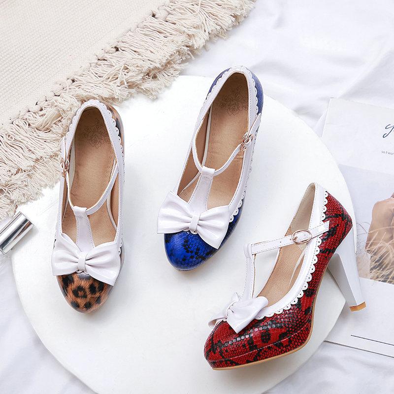 New Fashion Thick Heel Shallow Mouth High Heels Sweet Bow Snake Pattern T-Button Round Head Large Women s Shoes
New Fashion Thick Heel Shallow Mouth High Heels Sweet Bow Snake Pattern T-Button Round Head Large Women s Shoes