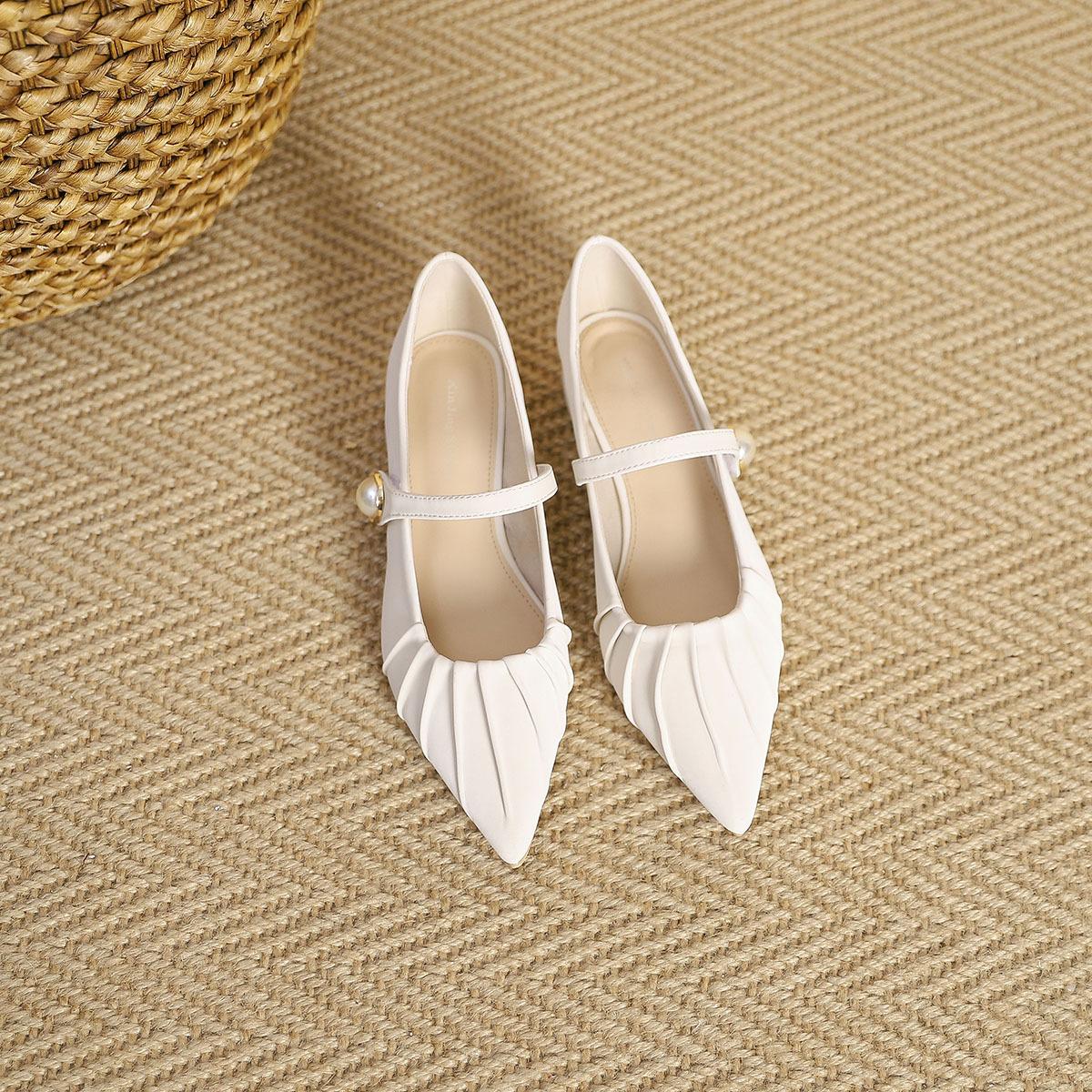 2008-11 остроносые однословные туфли на низком каблуке с жемчужной пряжкой новые мятые остроносые балетки женские 40
2008-11 остроносые однословные туфли на низком каблуке с жемчужной пряжкой новые мятые остроносые балетки женские 40