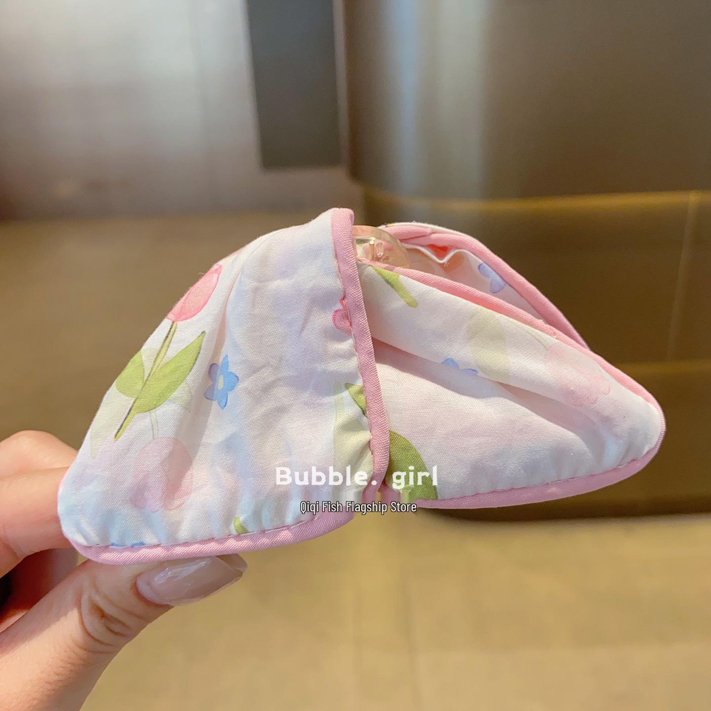 Korean Heart Floral Triangle Claw Hair Clip for Girls
Korean Heart Floral Triangle Claw Hair Clip for Girls