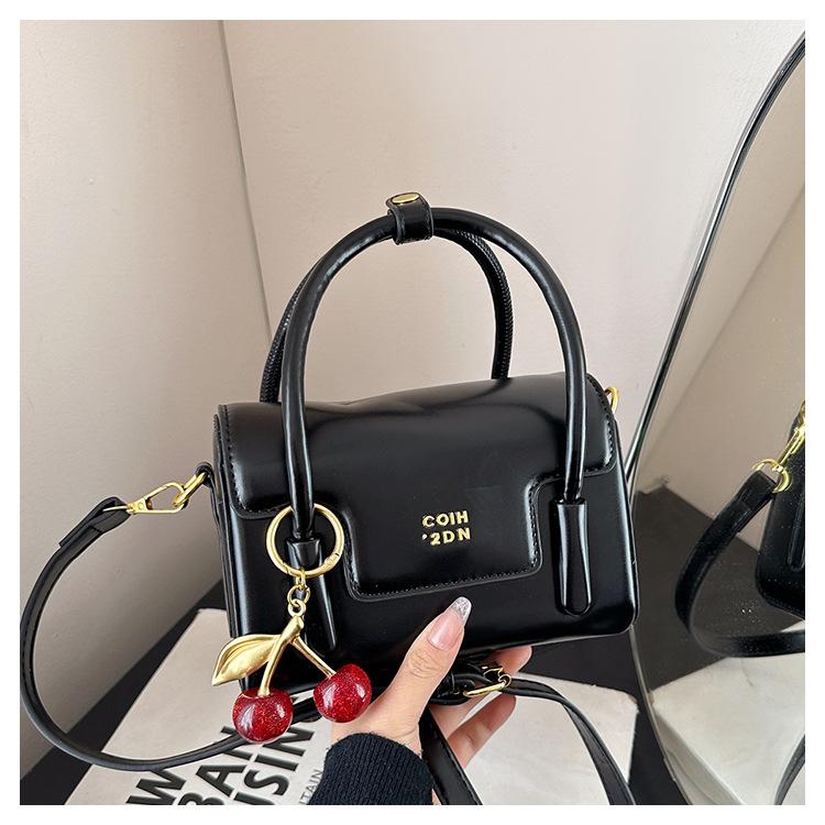 Autumn and winter new shoulder bag retro fashion hand carry exquisite versatile small square bag Korean version niche high-end messenger bag bare bag чёрный
Autumn and winter new shoulder bag retro fashion hand carry exquisite versatile small square bag Korean version niche high-end messenger bag bare bag чёрный