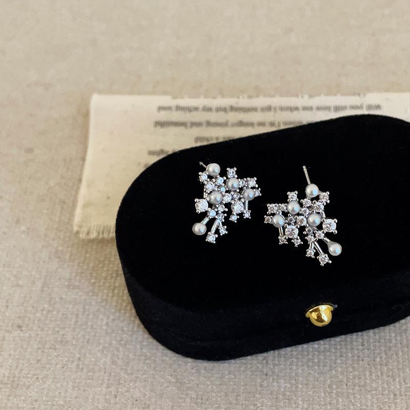 Нишевые серьги-гвоздики с цыганским цирконием и жемчугом, женственность, уникальная индивидуальность, модные универсальные серьги
Нишевые серьги-гвоздики с цыганским цирконием и жемчугом, женственность, уникальная индивидуальность, модные универсальные серьги