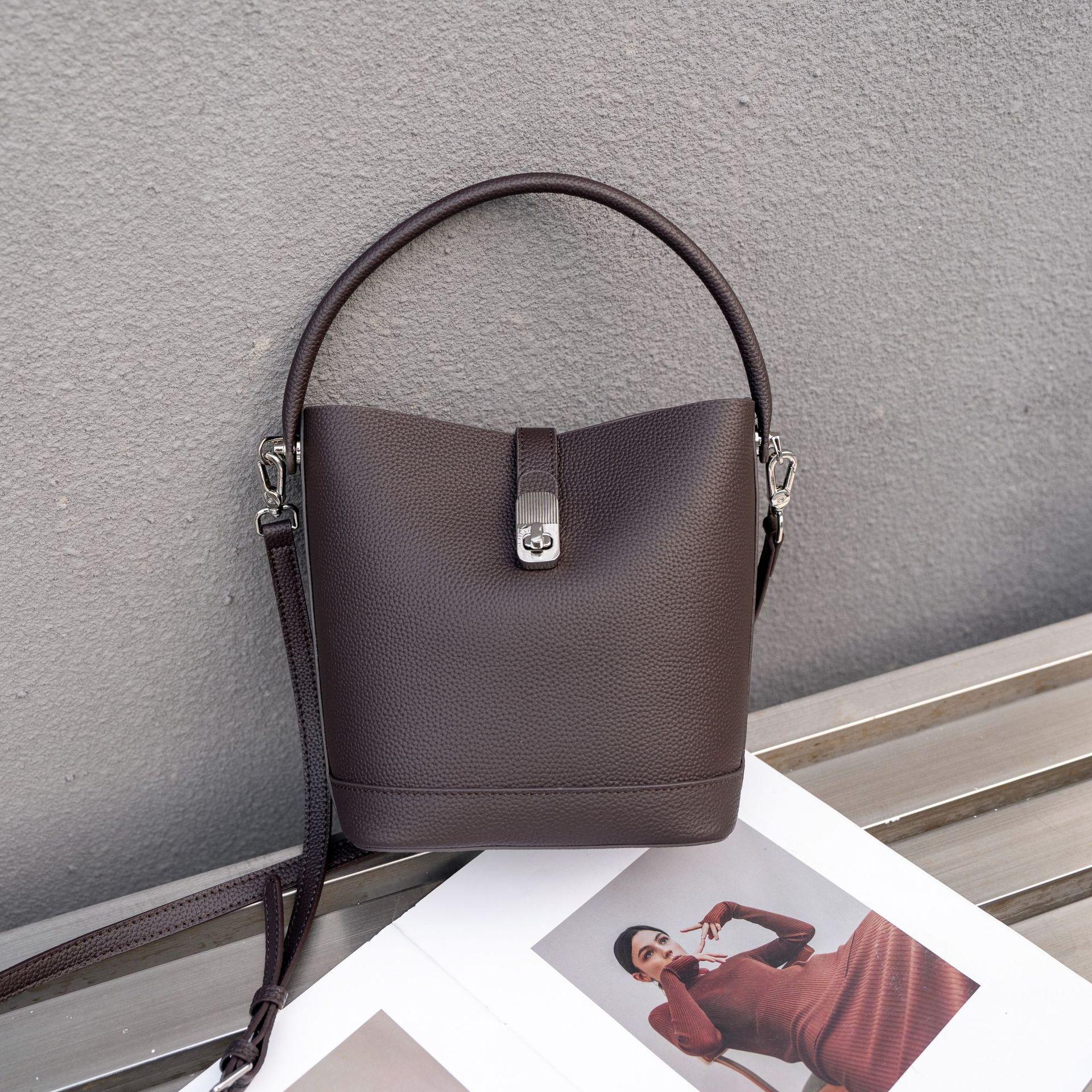 Модная женская практичная сумка-тоут через плечо на одно плечо темно-коричневого
Модная женская практичная сумка-тоут через плечо на одно плечо темно-коричневого