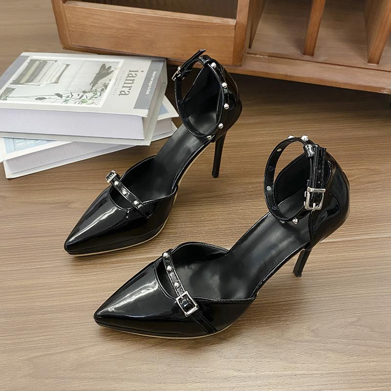 Весна и лето 2025 новая черная остроносая обувь на высоком каблуке темпераментные модные лакированные сандалии с закрытым носком женские сандалии-стилетто 40 чёрный
Весна и лето 2025 новая черная остроносая обувь на высоком каблуке темпераментные модные лакированные сандалии с закрытым носком женские сандалии-стилетто 40 чёрный