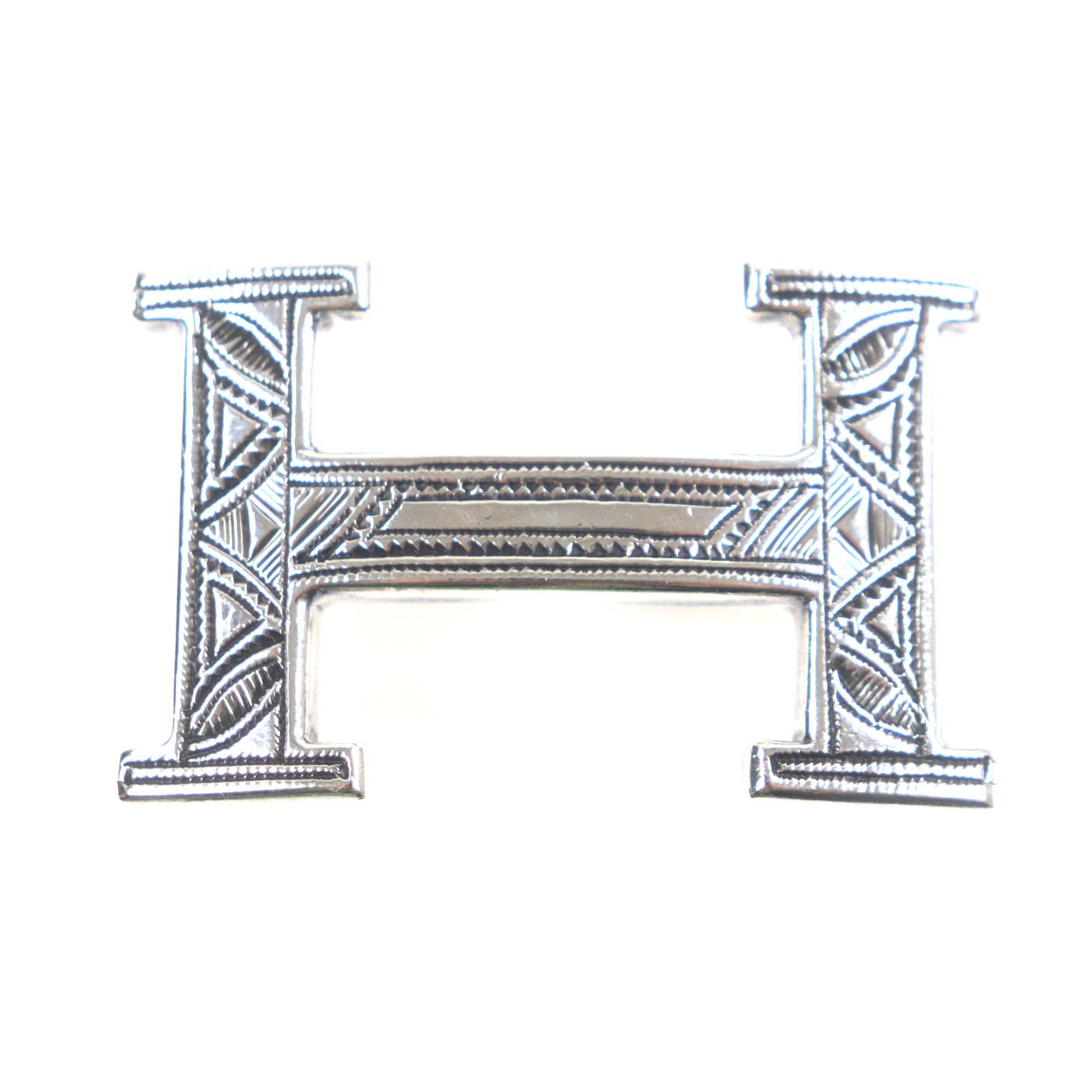 Great HERMES belt Touareg Hand-carved hairline H logo belt buckle Silver AG925 mens Used
Great HERMES belt Touareg Hand-carved hairline H logo belt buckle Silver AG925 mens Used