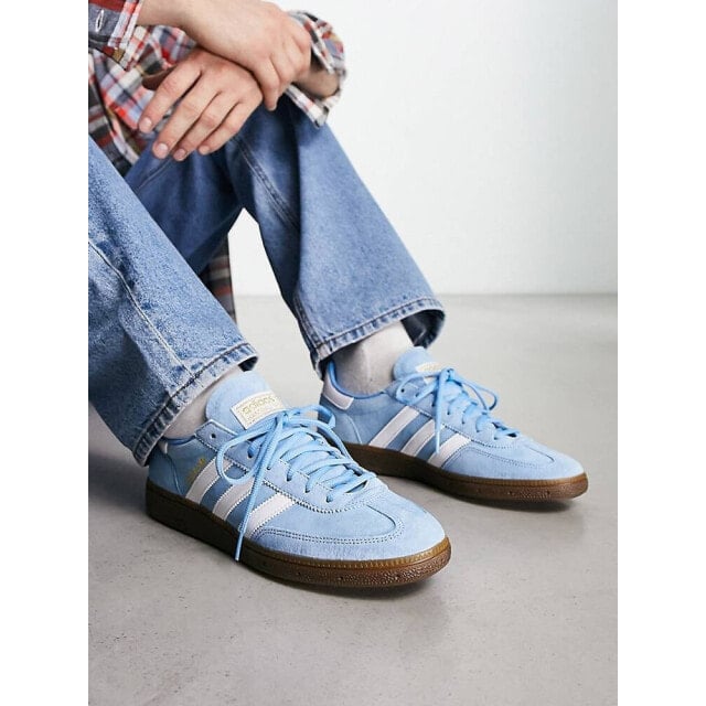 Голубые кроссовки adidas Originals Handball Spezial на резиновой подошве - LBLUE
Голубые кроссовки adidas Originals Handball Spezial на резиновой подошве - LBLUE